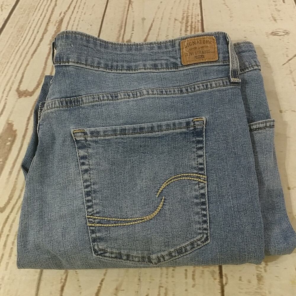Signature By Levi Strauss Totally Shaping Straight Jeans Blue Size 35